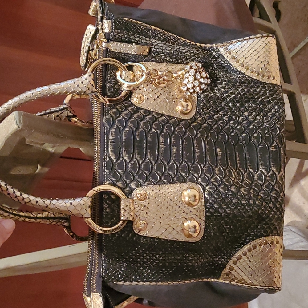 Ape Regina Purse